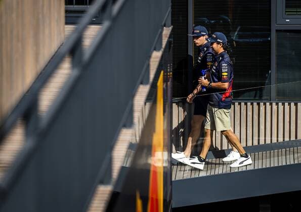 BARCELONA - Max Verstappen (Oracle Red Bull Racing) and Sergio Perez (Oracle Red Bull Racing) prior to practice 3 ahead of the F1 Grand Prix of Spain at Circuit de Barcelona-Catalunya on May 21, 2022 in Barcelona, Spain. REMKO DE WAAL F1 Grand Prix of Spain, Practice 3 2022 xVIxANPxSportx xxANPxIVx
