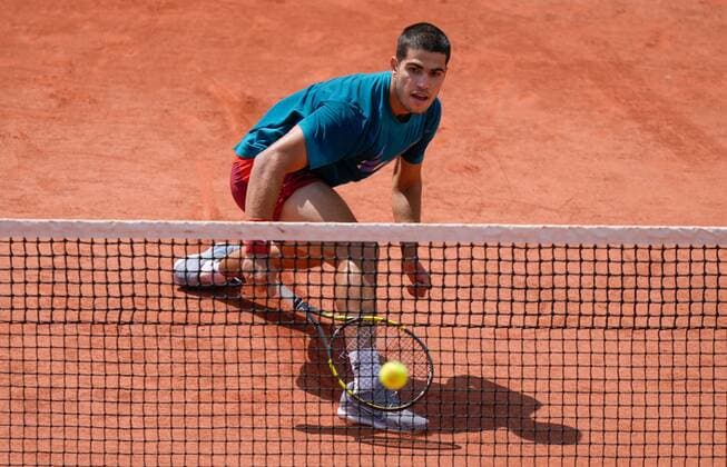 Mandatory Credit: Photo by Dave Shopland Shutterstock (12943995dm) Spain s Carlos Alcaraz practice session French Open Tennis, Saturday Previews, Roland Garros, Paris, France - 21 May 2022 French Open Tennis, Saturday Previews, Roland Garros, Paris, France - 21 May 2022  Copyright: xDavexShopland Shutterstockx 12943995dm