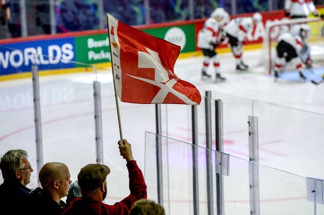 21.05.2022, Helsinki, Helsinki Ice Hall, 2022 IIHF Ice hockey, Eishockey World Championship, WM, Weltmeisterschaft Canada - Switzerland, Swiss flag Helsinki Helsinki Ice Hall Uusimaa Finland Copyright: xJustPictures.ch AndreaxBrancax
