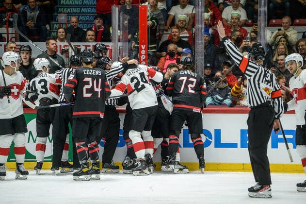 21.05.2022, Helsinki, Helsinki Ice Hall, 2022 IIHF Ice hockey, Eishockey World Championship, WM, Weltmeisterschaft Canada - Switzerland, 43 Andrea Glauser (Switzerland), 24 Dylan Cozens (Canada), 24 Dylan Cozens (Canada) and 72 Thomas Chabot (Canada) Helsinki Helsinki Ice Hall Uusimaa Finland Copyright: xJustPictures.ch AndreaxBrancax