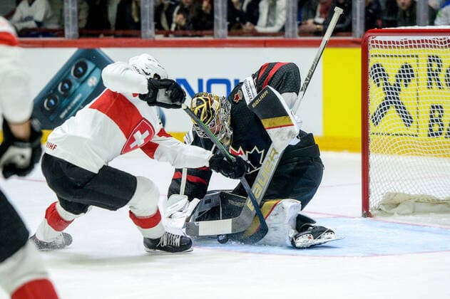 21.05.2022, Helsinki, Helsinki Ice Hall, 2022 IIHF Ice hockey, Eishockey World Championship, WM, Weltmeisterschaft Canada - Switzerland, 13 Nico Hischier (Switzerland) against 36 goalkeeper Logan Thompson (Canada) Helsinki Helsinki Ice Hall Uusimaa Finland Copyright: xJustPictures.ch AndreaxBrancax