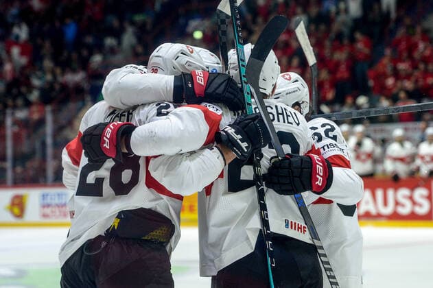 21.05.2022, Helsinki, Helsinki Ice Hall, 2022 IIHF Ice hockey, Eishockey World Championship, WM, Weltmeisterschaft Canada - Switzerland, Switzerland celebrate the 1:1 goal scored by 45 Michael Fora (Switzerland) Helsinki Helsinki Ice Hall Uusimaa Finland Copyright: xJustPictures.ch AndreaxBrancax