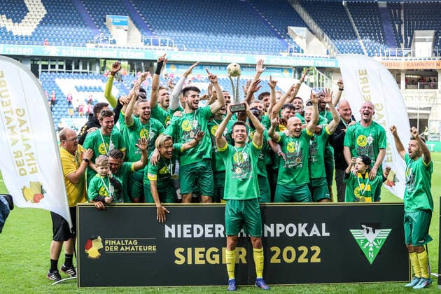 Sport Themen der Woche KW20 Sport Bilder des Tages Fussball, FVN Niederrheinpokal Saison 2021 22 Finaltag der Amateure 2022 SV Straelen - Wuppertaler SV 21.05.2022, schauinsland-reisen-arena Der SV Straelen ist Niederrheionpokalsieger 2022 und hat sich damit für den DFB Pokal 2022 2023 qualifiziert Foto: FVN Nico Herbertz Fußballverband Niederrhein e.V. Friedrich-Alfred-Allee 10 47055 Duisburg www.fvn.de Duisburg schauinsland-reisen-arena Nordrhein-Westfahlen Deutschland *** Sport, football, FVN Niederrheinpokal Saison 2021 22 Finaltag der Amateure 2022 SV Straelen Wuppertaler SV 21 05 2022, schauinsland reisen arena SV Straelen is Niederrheionpokalsieger 2022 and has thus qualified for the DFB Pokal 2022 2023 Foto FVN Nico Herbertz Fußballverband Niederrhein e V Friedrich Alfred Allee 10 47055 Duisburg www fvn de Duisburg schauinsland reisen arena Nordrhein Westfahlen Deutschland