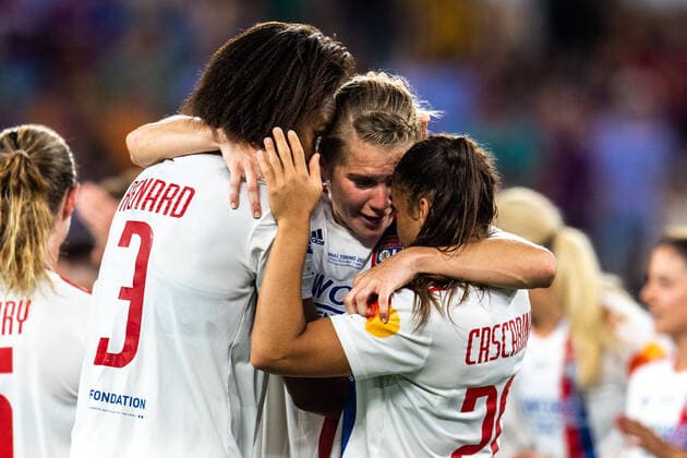 220521 Wendie Renard and Ada Hegerberg of Lyon celebrates winning the UEFA Women s Champions League final match between Barcelona and Lyon on May 21, 2022 in Turin. Photo: Vegard Grott BILDBYRAN kod VG VG0273 bbeng champions league finale finalen final mesterligaen dam football fotball fotboll soccer fcb barcelona lyon olympique lyonnais torino Jubel Copyright: VEGARDxGRoTT BB220521VG094