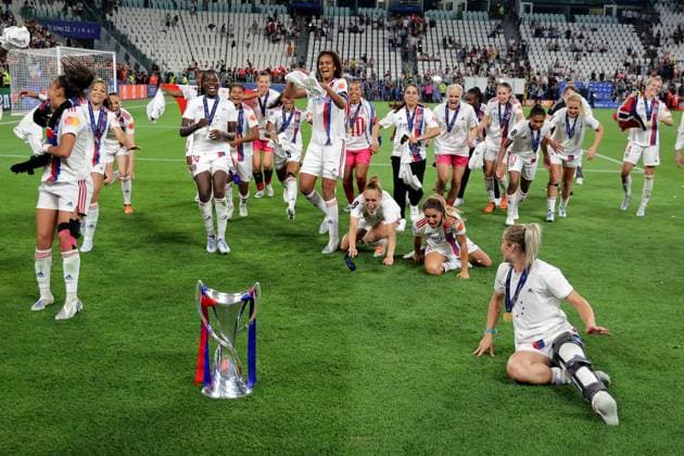 Lyon players celebrate with the trophy at the end of the Women’s Champions League Final football match between Barcelona vs Lyon at Juventus stadium in Torino (Italy), May 21st, 2022. Photo Cesare Purini Insidefoto cesarexpurini