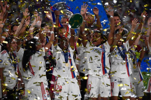 FC Barcelona, Barca v Olympique Lyonnais - UEFA Women s Champions League Final 2021 22 Olympique Lyonnais players lifts the trophy after winning with her team the the UEFA Women s Champions League final match between FC Barcelona and Olympique Lyonnais at Juventus Stadium on May 21, 2022 in Turin, Italy. Turin Italy  Copyright: xJosexBretonx originalFilename:breton-fcbarcel220521_npj0M.jpg
