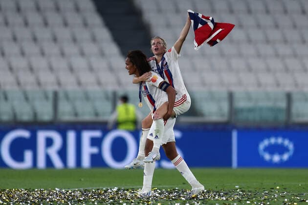 FC Barcelona, Barca - Olympique Lyon Ada Hegerberg and Wendie Renard of Olympique Lyon celebrate after winning the UEFA Women s Champions League final match between Fc Barcelona and Olympique Lyon at Juventus Stadium on May 21, 2022 in Turin, Italy . Turin Juventus Stadium Italy Copyright: xMarcoxCanonierox
