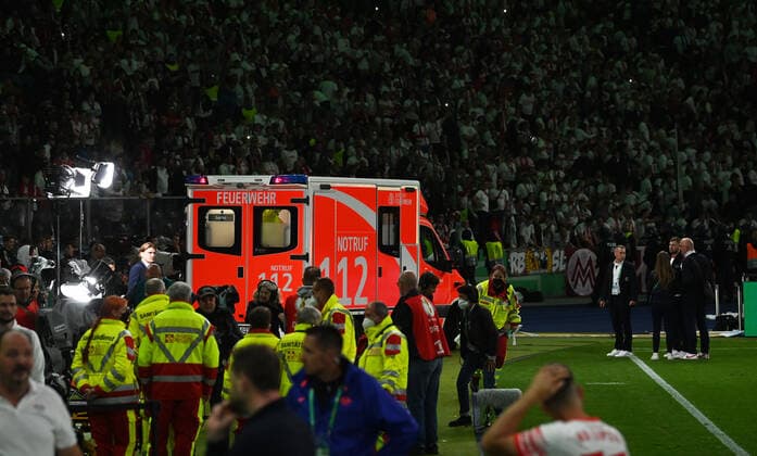 Fussball, Herren, Saison 2021 2022, 79. Finale um den DFB-Pokal in Berlin, SC Freiburg - RB Leipzig, Krankenwagen im Innenraum, 21.05. 2022, Copyright: xMatthiasxKochx