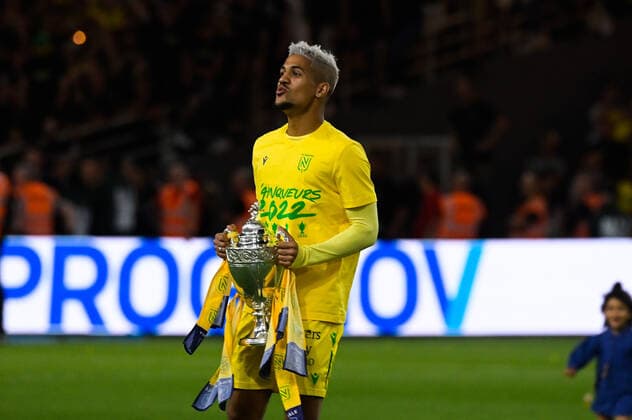 Ludovic BLAS ( 10 - Nantes ) - Presentation de la coupe de france en fin de match avec leurs supporters - FOOTBALL : Nantes vs Saint Etienne - Ligue 1 - 21 05 2022 FedericoPestellini Panoramic 