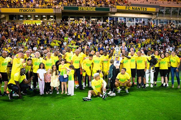 Equipe Nantes - Ambiance - Presentation de la coupe de france en fin de match avec leurs supporters - FOOTBALL : Nantes vs Saint Etienne - Ligue 1 - 21 05 2022 FedericoPestellini Panoramic 