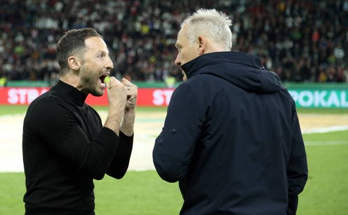 Trainer Domenico Tedesco, Trainer Christian Streich nach Spielende Fußball Fussball DFB Pokal Finale Saison 2021 2022 21.05.2022 SC Freiburg SCF vs. RasenBall Sport Leipzig RBL