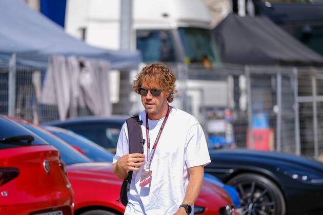 Sebastian Vettel (GER, Aston Martin Aramco Cognizant F1 Team, 5) kommt im Paddock an, ESP, Formula One Pirelli Gran Premio de Espana, Formel 1, Sunday, Saison 2022, 22.05.2022, ESP, Formula One Pirelli Gran Premio de Espana, Formel 1, Sunday, Saison 2022, 22.05.2022, Barcelona Copyright: xEibner-Pressefotox EP_EER