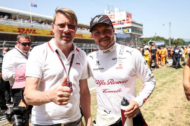 BOTTAS Valtteri (fin), Alfa Romeo F1 Team ORLEN C42, portrait with Hakkinen Mika during the Formula 1 Pirelli Grand Premio de Espana 2022, 6th round of the 2022 FIA Formula One World Championship, WM, Weltmeisterschaft on the Circuit de Barcelona-Catalunya, from May 20 to 22, 2022 in Montmelo, Spain - F1 - SPANISH GRAND PRIX 2022 - RACE DPPI Panoramic  GOOD2231