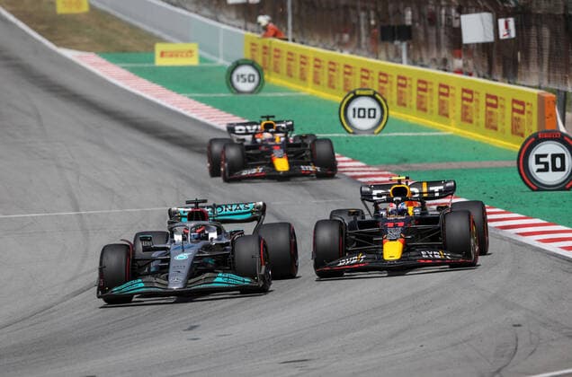 63 RUSSELL George (gbr), Mercedes AMG F1 Team W13, action with 11 PEREZ Sergio (mex), Red Bull Racing RB18 during the Formula 1 Pirelli Grand Premio de Espana 2022, 6th round of the 2022 FIA Formula One World Championship, WM, Weltmeisterschaft on the Circuit de Barcelona-Catalunya, from May 20 to 22, 2022 in Montmelo, Spain - F1 - SPANISH GRAND PRIX 2022 - RACE DPPI Panoramic  GOOD2695