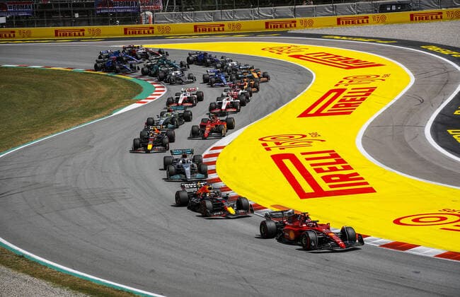 16 LECLERC Charles (mco), Scuderia Ferrari F1-75, action, start of the race, depart, during the Formula 1 Pirelli Grand Premio de Espana 2022, 6th round of the 2022 FIA Formula One World Championship, WM, Weltmeisterschaft on the Circuit de Barcelona-Catalunya, from May 20 to 22, 2022 in Montmelo, Spain - F1 - SPANISH GRAND PRIX 2022 - RACE DPPI Panoramic _B3_8666