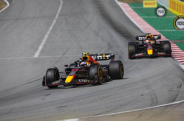 11 PEREZ Sergio (mex), Red Bull Racing RB18, action with 01 VERSTAPPEN Max (nld), Red Bull Racing RB18 during the Formula 1 Pirelli Grand Premio de Espana 2022, 6th round of the 2022 FIA Formula One World Championship, WM, Weltmeisterschaft on the Circuit de Barcelona-Catalunya, from May 20 to 22, 2022 in Montmelo, Spain - F1 - SPANISH GRAND PRIX 2022 - RACE DPPI Panoramic  GOOD3080