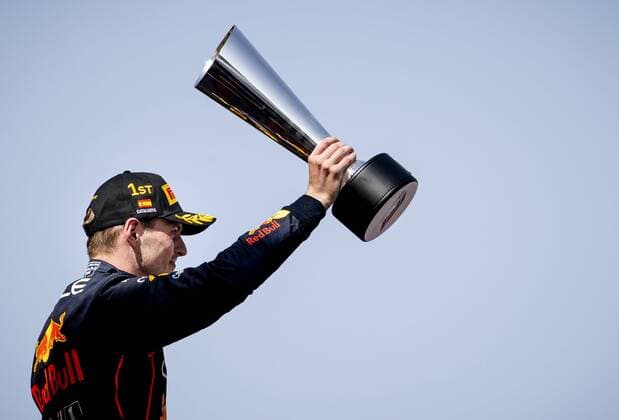 BARCELONA - Max Verstappen (Red Bull Racing) on the podium after the F1 Grand Prix of Spain at Circuit de Barcelona-Catalunya on May 22, 2022 in Barcelona, Spain. REMKO DE WAAL F1 Grand Prix of Spain, RACE 2022 xVIxANPxSportx xxANPxIVx