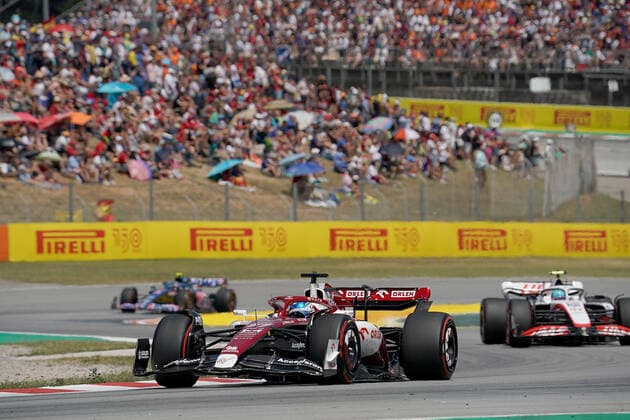 22.05.2022, Circuit de Catalunya, Barcelona, F1 Pirelli Grand Prix von Spanien 2022 , im Bild Valtteri Bottas (FIN), Alfa Romeo F1 Team ORLEN, Mick Schumacher (DEU), Haas F1 Team (Foto EU-Images) Barcelona Circuit de Catalunya Catalunya Spain