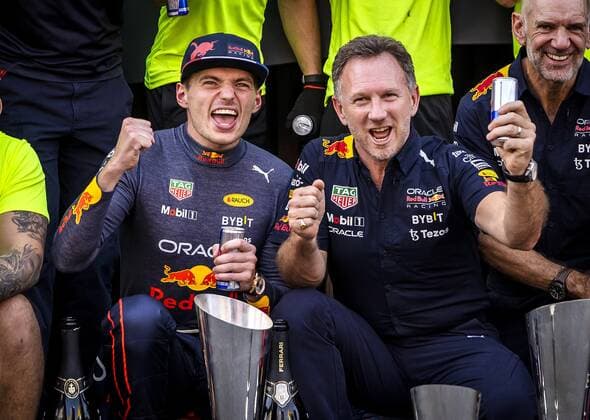 BARCELONA - Max Verstappen celebrates his victory with his Red Bull Racing team after the F1 Grand Prix of Spain at Circuit de Barcelona-Catalunya on May 22, 2022 in Barcelona, Spain. REMKO DE WAAL F1 Grand Prix of Spain, RACE 2022 xVIxANPxSportx xxANPxIVx
