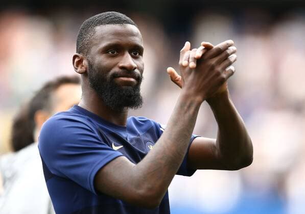 Sport Themen der Woche KW20 Sport Bilder des Tages Mandatory Credit: Photo by Michael Zemanek Shutterstock (12948679ai) Antonio Rudiger of Chelsea applauds the fans Chelsea v Watford, Premier League, Football, Stamford Bridge, London, UK - 22 May 2022 EDITORIAL USE ONLY No use with unauthorised audio, video, data, fixture lists, club league logos or live services. Online in-match use limited to 120 images, no video emulation. No use in betting, games or single club league player publications. Chelsea v Watford, Premier League, Football, Stamford Bridge, London, UK - 22 May 2022 EDITORIAL USE ONLY No use with unauthorised audio, video, data, fixture lists, club league logos or live services. Online in-match use limited to 120 images, no video emulation. No use in betting, games or single club league player publications.  Copyright: xMichaelxZemanek Shutterstockx 12948679ai