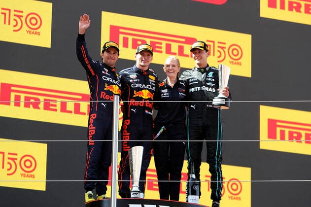 F1 Pirelli Grand Prix von Spanien 2022 22.05.2022, Circuit de Catalunya, Barcelona, F1 Pirelli Grand Prix von Spanien 2022 , im Bild Podium: Sieger Max Verstappen (NEL), Oracle Red Bull Racing, 2.Platz für Sergio Perez (MEX), Oracle Red Bull Racing, 3.Platz für George Russel (GBR), Mercedes-AMG Petronas Formula One Team
