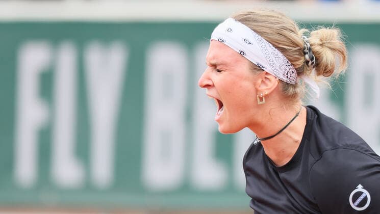 Belgian Ysaline Bonaventure screams during a tennis match between Canadian Andreescu WTA, Tennis Damen 72) and Belgian Bonaventure (WTA 170), in the first round of the women s singles of the Roland Garros French Open tennis tournament, in Paris, France, Monday 23 May 2022. This year s tournament takes place from 22 May to 5 June. BENOITxDOPPAGNE  x35413063x