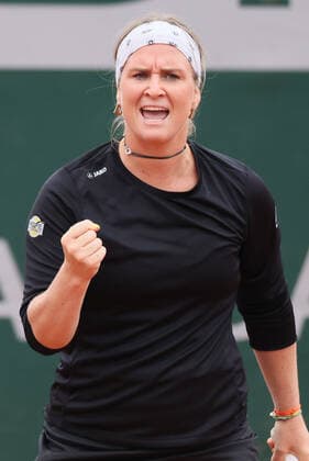 Belgian Ysaline Bonaventure pumps her fist as she celebrates during a tennis match between Canadian Andreescu WTA, Tennis Damen 72) and Belgian Bonaventure (WTA 170), in the first round of the women s singles of the Roland Garros French Open tennis tournament, in Paris, France, Monday 23 May 2022. This year s tournament takes place from 22 May to 5 June. BENOITxDOPPAGNE  x35413081x