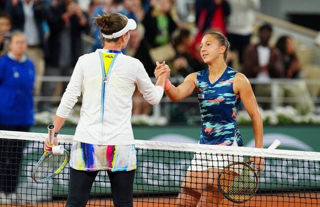 Mandatory Credit: Photo by Javier Garcia Shutterstock (12942478ab) Diane Parry comiserates with Barbora Krejcikova after her shock win over number 2 seed French Open Tennis, Day 2, Roland Garros, Paris, France - 23 May 2022 French Open Tennis, Day 2, Roland Garros, Paris, France - 23 May 2022  Copyright: xJavierxGarcia Shutterstockx 12942478ab