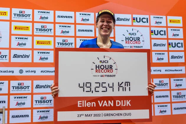 Bilder des Jahres 2022, Sport 05 Mai Sport Themen der Woche KW21 Sport Bilder des Tages UCI Hour Record Attempt by Ellen van Dijk (NED), 23.05.2022 Ellen van Dijk (NED) improves the UCI Hour Record to 49.254 km in Grenchen (Tissotvelodrome), on Monday, May 23, 2022 *** UCI Hour Record Attempt by Ellen van Dijk NED , 23 05 2022 Ellen van Dijk NED improves the UCI Hour Record to 49 254 km in Grenchen Tissotvelodrome , on Monday, May 23, 2022 Copyright: xBEAUTIFULxSPORTS OlafxRellischx
