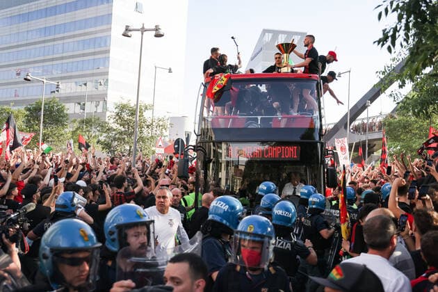 Photo LaPresse May 23, 2022 Milan, Italy News The departure of the open bus from Casa Milan for the Scudetto Festival. In the photo: Celebrations for the Scudetto victory  Copyright: xLaPresse AlessandroxBremec LaPrex