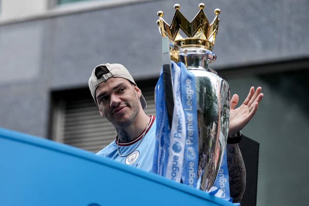 Mandatory Credit: Photo by Robbie Stephenson JMP Shutterstock (12953257z) Ederson of Manchester City celebrates his side s Premier League title win during the open top bus parade Manchester City Champions Bus Parade, UK - 23 May 2022 EDITORIAL USE ONLY No use with unauthorised audio, video, data, fixture lists (outside the EU), club league logos or live services. Online in-match use limited to 45 images (+15 in extra time). No use to emulate moving images. No use in betting, games or single club league player publications services. Manchester City Champions Bus Parade, UK - 23 May 2022 EDITORIAL USE ONLY No use with unauthorised audio, video, data, fixture lists (outside the EU), club league logos or live services. Online in-match use limited to 45 images (+15 in extra time). No use to emulate moving images. No use in betting, games or Copyright: xRobbiexStephenson JMP Shutterstockx 12953257z