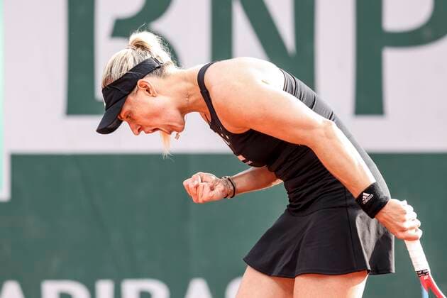 TENNIS - French Open 2022 PARIS,FRANCE,23.MAY.22 - TENNIS - WTA, Tennis Damen Tour, French Open, Roland Garros, Grand Slam. Image shows the rejoicing of Angelique Kerber (GER).  GEPAxpictures xPatrickxSteiner
