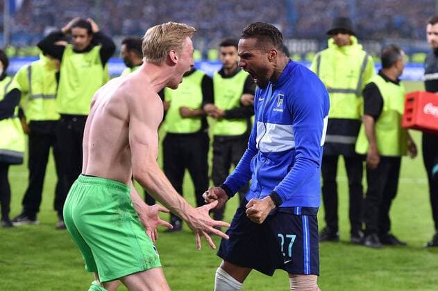 Bilder des Jahres 2022, Sport 05 Mai Sport Themen der Woche KW21 Sport Bilder des Tages Fußball 1. Bundesliga Relegation Rückspiel Hamburger SV - Hertha BSC Berlin am 23.05.2022 im Volksparkstadion in Hamburg Oliver Christensen ( Berlin ), links - Kevin Prince Boateng ( Berlin ), rechts DFL regulations prohibit any use of photographs as image sequences and or quasi-video. *** Soccer 1 Bundesliga Relegation second leg Hamburger SV Hertha BSC Berlin on 23 05 2022 at Volksparkstadion in Hamburg Oliver Christensen Berlin , left Kevin Prince Boateng Berlin , right DFL regulations prohibit any use of photographs as image sequences and or quasi video xHDx