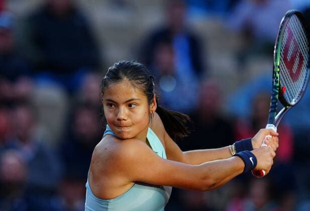 Mandatory Credit: Photo by Javier Garcia Shutterstock (12942478dl) Emma Raducanu in first round action French Open Tennis, Day 2, Roland Garros, Paris, France - 23 May 2022 French Open Tennis, Day 2, Roland Garros, Paris, France - 23 May 2022  Copyright: xJavierxGarcia Shutterstockx 12942478dl