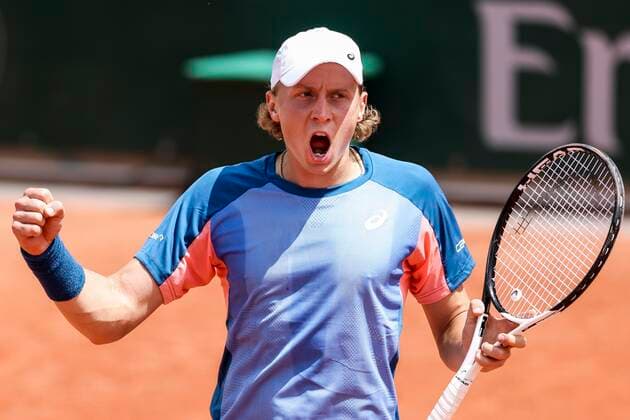 TENNIS - French Open 2022 PARIS,FRANCE,24.MAY.22 - TENNIS - ATP, Tennis Herren World Tour, French Open, Roland Garros, Grand Slam. Image shows the rejoicing of Emil Ruusuvuori (FIN).  GEPAxpictures xPatrickxSteiner