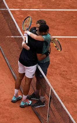 Mandatory Credit: Photo by Dave Shopland Shutterstock (12954044z) Standing ovation for French Player Jo-Wilfried Tsonga as plays his final match against Caspur Ruud from Norway French Open Tennis, Day 3, Roland Garros, Paris, France - 24 May 2022 French Open Tennis, Day 3, Roland Garros, Paris, France - 24 May 2022  Copyright: xDavexShopland Shutterstockx 12954044z
