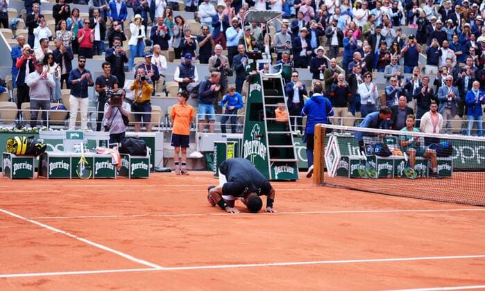 Mandatory Credit: Photo by Javier Garcia Shutterstock (12954043cj) Jo Wilfried Tsonga kneels on the clay after his final ever match French Open Tennis, Day 3, Roland Garros, Paris, France - 24 May 2022 French Open Tennis, Day 3, Roland Garros, Paris, France - 24 May 2022  Copyright: xJavierxGarcia Shutterstockx 12954043cj