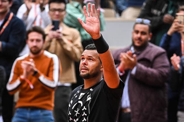 May 24, 2022, Paris, France, France: Jo-Wilfried TSONGA of France waves goodbye to the crowd after his last match during the Day three of Roland-Garros 2022, French Open 2022, Grand Slam tennis tournament at the Roland-Garros stadium on May 24, 2022 in Paris, France. Paris France - ZUMAm308 20220524_zsp_m308_033 Copyright: xMatthieuxMirvillex