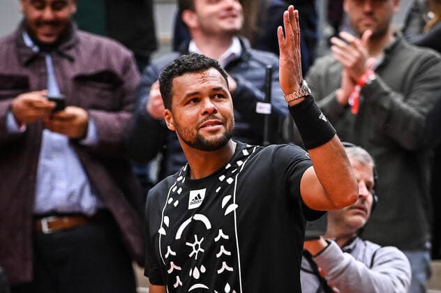 May 24, 2022, Paris, France, France: Jo-Wilfried TSONGA of France sends a kiss to his wife after his last match during the Day three of Roland-Garros 2022, French Open 2022, Grand Slam tennis tournament at the Roland-Garros stadium on May 24, 2022 in Paris, France. Paris France - ZUMAm308 20220524_zsp_m308_035 Copyright: xMatthieuxMirvillex