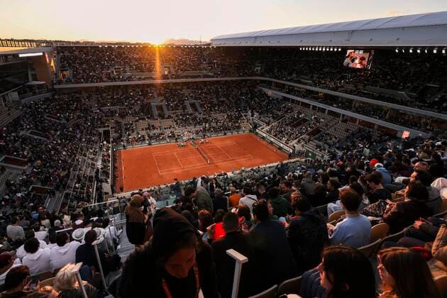TENNIS - French Open 2022 PARIS,FRANCE,24.MAY.22 - TENNIS - ATP, Tennis Herren World Tour, French Open, Roland Garros, Grand Slam. Image shows an overview of the Court Philippe Chatrier.  GEPAxpictures xPatrickxSteiner