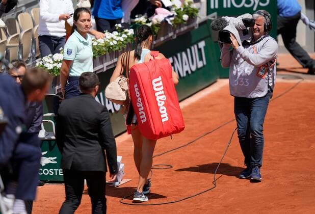 Mandatory Credit: Photo by Dave Shopland Shutterstock (12954391aa) Great Britain s Emma Raducanu loses in 2nd Round French Open Tennis, Day 4, Roland Garros, Paris, France - 25 May 2022 French Open Tennis, Day 4, Roland Garros, Paris, France - 25 May 2022  Copyright: xDavexShopland Shutterstockx 12954391aa