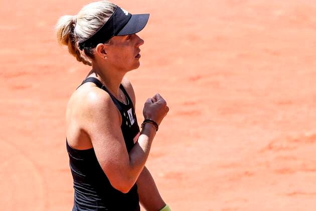 TENNIS - French Open 2022 PARIS,FRANCE,25.MAY.22 - TENNIS - WTA, Tennis Damen Tour, French Open, Roland Garros, Grand Slam. Image shows the rejoicing of Angelique Kerber (GER).  GEPAxpictures xPatrickxSteiner