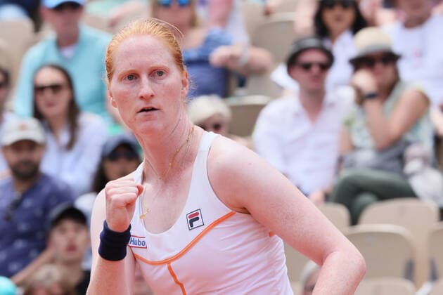 Belgian Alison Van Uytvanck reacts during a tennis match against American Gauff, in the second round of the women s singles tournament, at the Roland Garros French Open tennis tournament, in Paris, France, Wednesday 25 May 2022. This year s tournament takes place from 22 May to 5 June. BENOITxDOPPAGNE  x35491002x