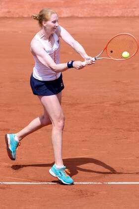 TENNIS - French Open 2022 PARIS,FRANCE,25.MAY.22 - TENNIS - WTA, Tennis Damen Tour, French Open, Roland Garros, Grand Slam. Image shows Alison Van Uytvanck (BEL).  GEPAxpictures xPatrickxSteiner