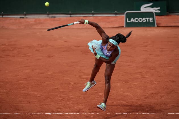 Alison VAN UYTVANCK (BEL) contre Coco GAUFF (USA) TENNIS : Roland Garros 2022 - 25 05 2022 AurelienMorissard Panoramic 