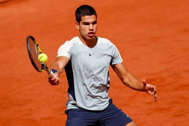 Sport Themen der Woche KW21 Sport Bilder des Tages 25.05.2022, Tennis, French Open 2022 Roland-Garros, FRA, Paris, Roland Garros Bild: v. li. Carlos Alcaraz (ESP) *** 25 05 2022, Tennis, French Open 2022 Roland Garros, FRA, Paris, Roland Garros picture v li Carlos Alcaraz ESP Copyright: HMBxMedia AntonioxBorga
