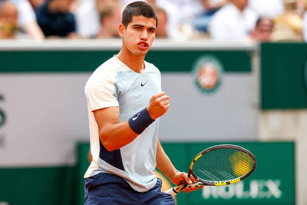25.05.2022, Tennis, French Open 2022 Roland-Garros, FRA, Paris, Roland Garros Bild: v. li. Carlos Alcaraz (ESP) jubelt Copyright: HMBxMedia AntonioxBorga