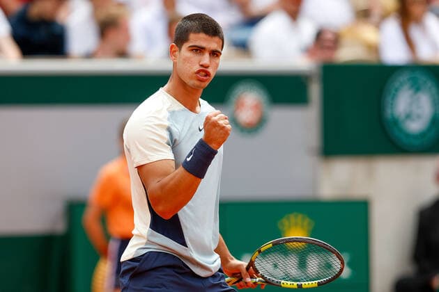 25.05.2022, Tennis, French Open 2022 Roland-Garros, FRA, Paris, Roland Garros v. li. Carlos Alcaraz (ESP) jubelt Tennis, French Open 2022 Roland-Garros Paris Copyright: xBeckerxEibner-Pressefotox EP_hec