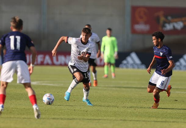 220525 Tom Bischof of Germany during the UEFA Under-17 quarter Final between Germany and France on May 25, 2022 in Tel Aviv. Photo: Nir Keidar BILDBYRAN COP 329 ZN0007 fotboll football soccer fotball em U17, U 17 p17 UEFA EURO, EM, Europameisterschaft,Fussball under 17 tyskland frankrike france germany Copyright: NIRxKEIDAR BB220525BB814