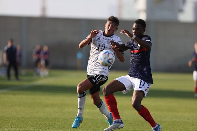 220525 Tom Bischof of Germany during the UEFA Under-17 quarter Final between Germany and France on May 25, 2022 in Tel Aviv. Photo: Nir Keidar BILDBYRAN COP 329 ZN0007 fotboll football soccer fotball em U17, U 17 p17 UEFA EURO, EM, Europameisterschaft,Fussball under 17 tyskland frankrike france germany Copyright: NIRxKEIDAR BB220525BB818